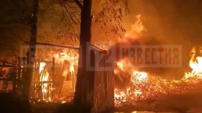 Мощный пожар вспыхнул на складе в Подмосковье — видео и фото