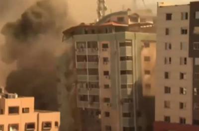Израиль предупредил и уничтожил "башню прессы" в секторе Газа. ВИДЕО