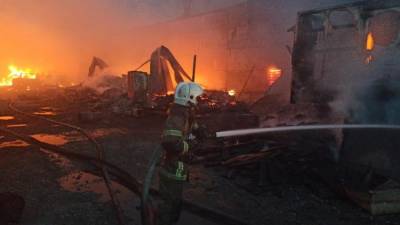 Крупный пожар на пилораме в Екатеринбурге локализовали