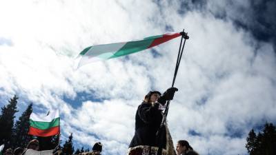 Президент Болгарии высказался против разрушения памятника советским солдатам