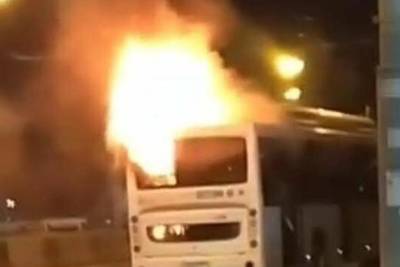 В Ростове-на-Дону во время движения загорелся автобус