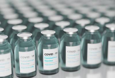 Прививки от COVID-19 получили уже более 615 тысяч петербуржцев