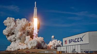 SpaceX осуществила запуск ракеты-носителя с 54 спутниками