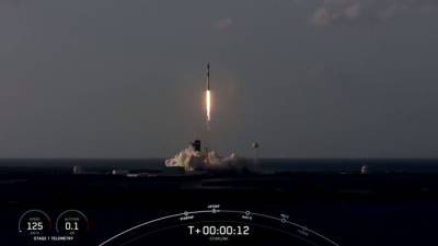 Компания SpaceX осуществила запуск ракеты-носителя с 54 спутниками