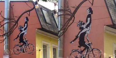 В Одессе на стене дома на углу Екатерининской и Европейской нашли пикантное граффити, в сети придумывают название для шедевра, фото - ТЕЛЕГРАФ
