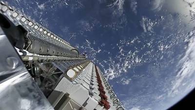 Компания SpaceX отправила на орбиту 54 спутника связи