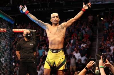 Бразилец Чарльз Оливейра завоевал титул чемпиона UFC в легком весе