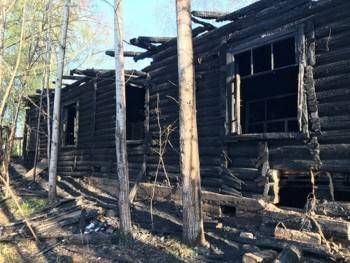 В поселке им. Желябова Устюженского района неизвестные подожгли административное здание