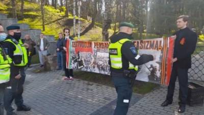 Активист рассказал, как полиция Литвы «цеплялась» к отмечавшим День Победы