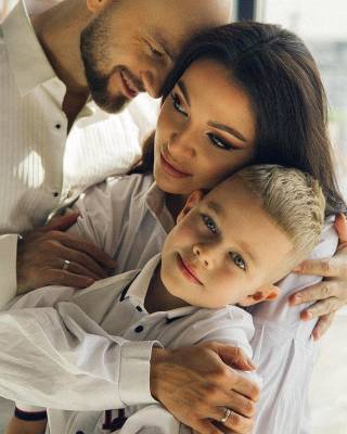 Любовь и вдохновение: Яма с женой и сынишкой тронули до слез семейным счастьем