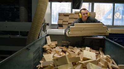 Стало известно о дефиците древесины для строительства домов в России