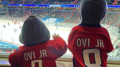 Сыновья Овечкина поддержали отца в первом матче плей-офф НХЛ