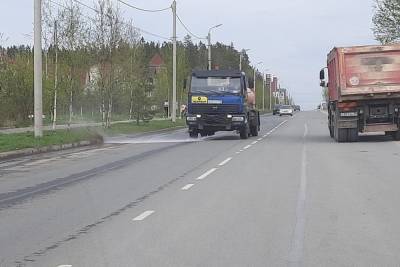 Улицы Петрозаводска продолжают очищать от весеннего смёта