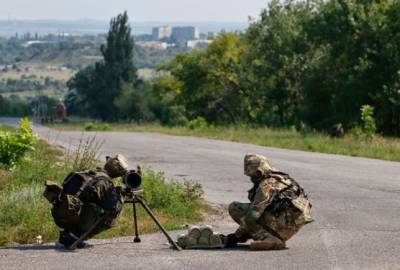Украинские военные случайно уничтожили собственный блокпост с техникой в Донбассе