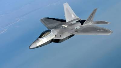 Сивков назвал истребитель F-22 "обузой" для ВВС США