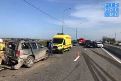 В Дагестане на федеральной трассе грузовик протаранил джип