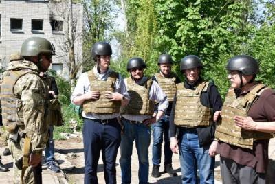 Делегация Конгресса США посетила позиции ВСУ на линии разграничения в Донбассе