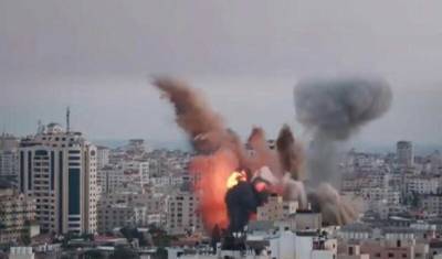 Здание министерства труда в Газе разрушено в результате атаки Израиля