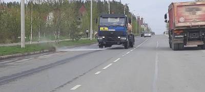 Коммунальщики убирают Петрозаводск от пыли и грязи