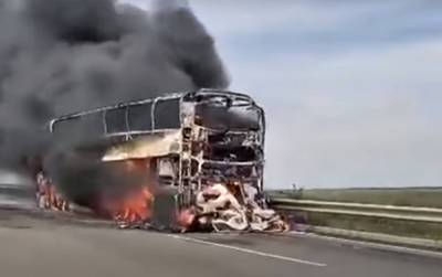 Люди молились и плакали: автобус с украинцами загорелся прямо на ходу, подробности ЧП