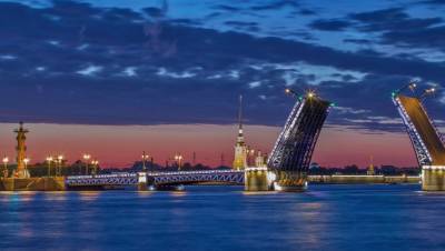 Дворцовый мост подсветят золотым в честь чемпионства "Зенита"