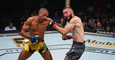 Бомба замедленного действия: боец UFC отправил соперника в редкостный нокаут (видео)
