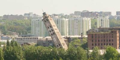 В центре Харькова подорвали башню элеватора (видео)