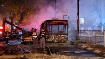 Террор против автобусов: сотни сожжены во время погромов в израильских городах