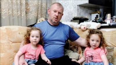 Олег остался вдовцом с двумя близнецами: "Никто не сказал жене выйти из машины"