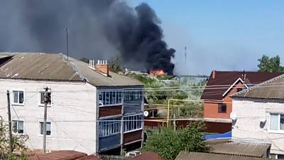 Огонь с горящего лесокомбината под Ульяновском перекинулся на жилые дома