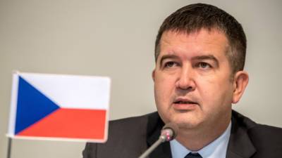 Глава МВД Чехии пожаловался на журналистскую "атомную бомбу"