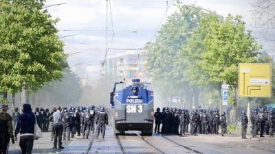 Беспорядки в Дрездене: футбольные фанаты сцепились с полицией