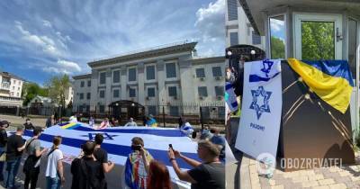 В Киеве провели акцию в поддержку Израиля под посольством РФ