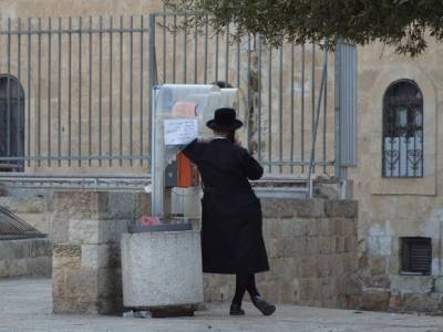 Десятки верующих пострадали при обрушении трибуны в синагоге под Иерусалимом (видео)