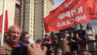 «Не коммунист, а циник». Как Рашкин превратил встречу со студентами в политическую акцию