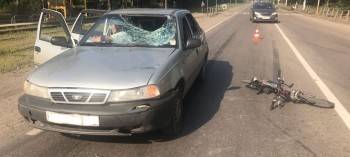 Старичок на велосипеде попал под машину на трассе в Череповецком районе