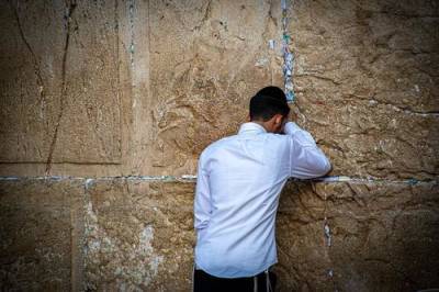 Видео, как обрушилась трибуна в синагоге в пригороде Иерусалима