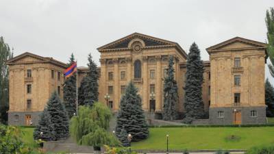 Экс-президент Армении планирует участвовать в парламентских выборах