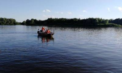 Пытался спасти дочь: житель Нижегородской области утонул в озер