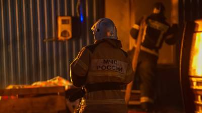 Трехэтажное здание офиса загорелось на западе Москвы