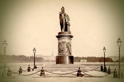 Памятник Суворову открыли 220 лет назад