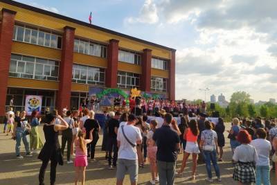 Донецкий театр песни «Казачий двор» завершил учебный год разгуляем