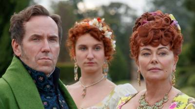 Netflix снимет спин-офф "Бриджертонов" про молодую британскую королеву Шарлотту