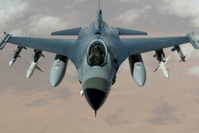 Армия обороны Израиля наносит авиаудары по террористическим целям в Газе