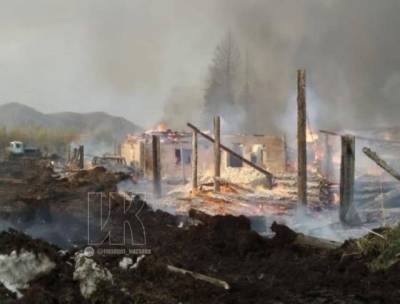 Крупный пожар в кузбасском посёлке попал на видео