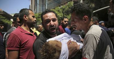 Израиль возобновил обстрел сектора Газы: что известно