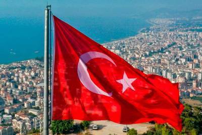 Жесткий локдаун в Турции, введенный из-за коронавируса, начинает сходить на нет