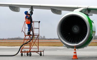 СМИ: Российские авиакомпании заявили о серьезном росте цен на топливо