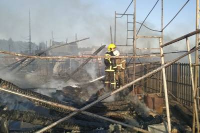 В Екатеринбурге в результате пожара огнем повреждены 13 садовых домов