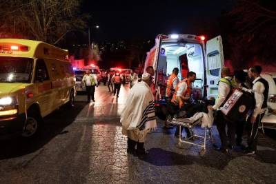 Два человека погибли и более 50 пострадали при обрушении трибуны в синагоге под Иерусалимом